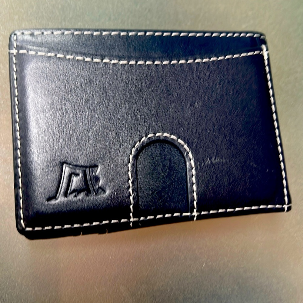 Men’s brand new King Loots slim wallet, holds 12 cards with RFID protection.